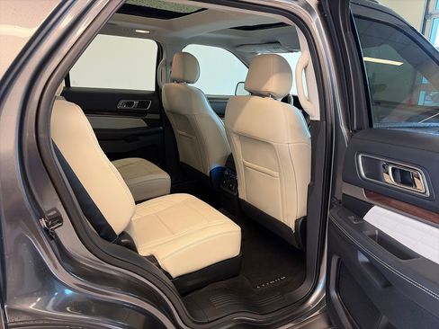 Certified 2017 Ford Explorer Platinum AWD/4WD image 8