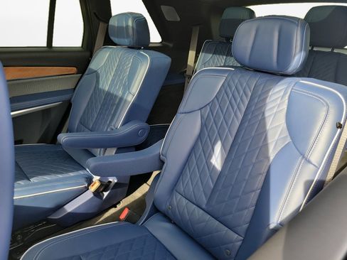 New 2026 Cadillac Vistiq Premium Luxury image 12