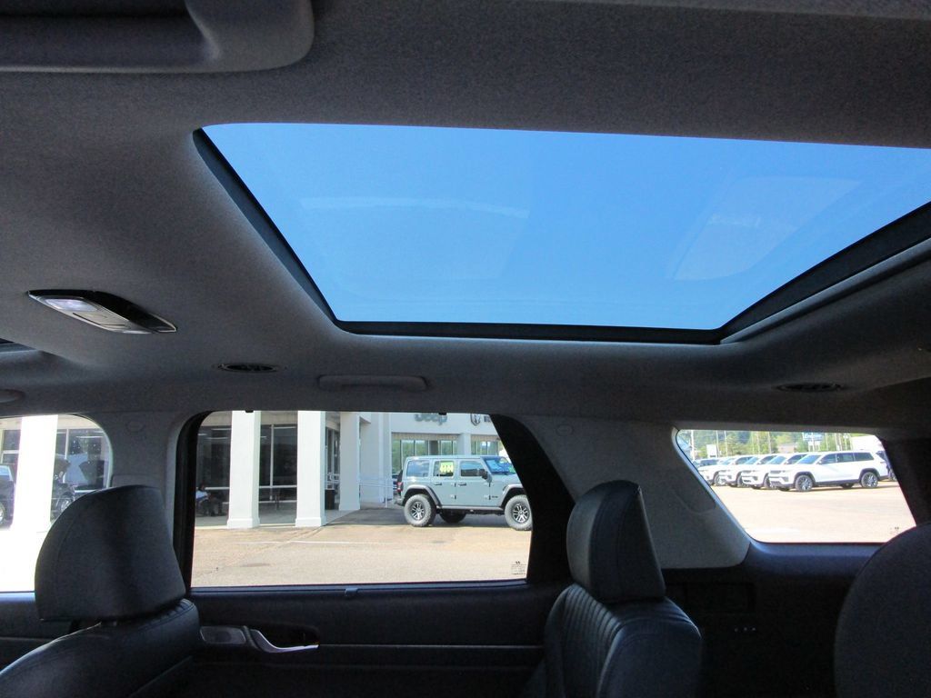 Used 2024 Hyundai Palisade Limited FWD image 18