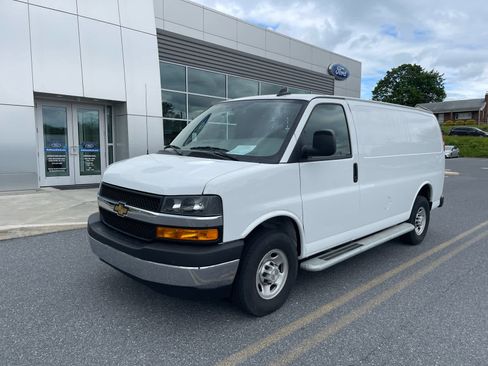 Used 2024 Chevrolet Express 2500 w/ Driver Convenience Package RWD image 2