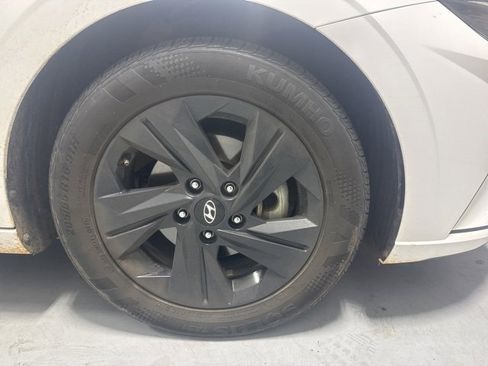 Used 2023 Hyundai Elantra Blue w/ Preferred Accessory Package image 4