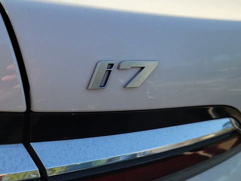 Certified 2023 BMW i7 xDrive60 AWD/4WD image 7