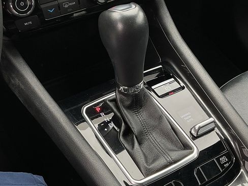 Used 2023 Jeep Compass Latitude image 33