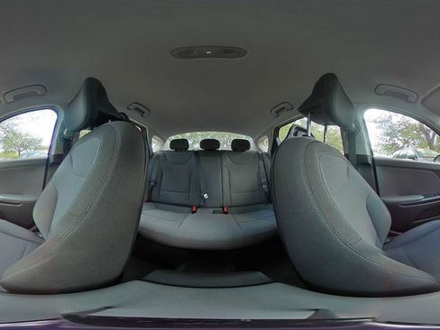 Used 2025 Kia K4 LXS image 39