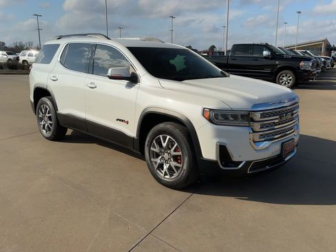 Used 2021 GMC Acadia SLT image 2