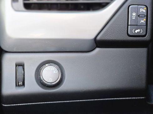 Used 2018 Chevrolet Suburban LT image 20