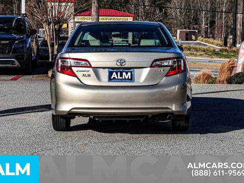 Used 2014 Toyota Camry LE image 12