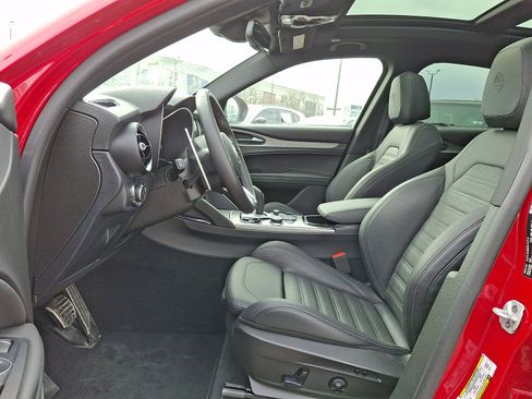 Used 2024 Alfa Romeo Stelvio Veloce image 13