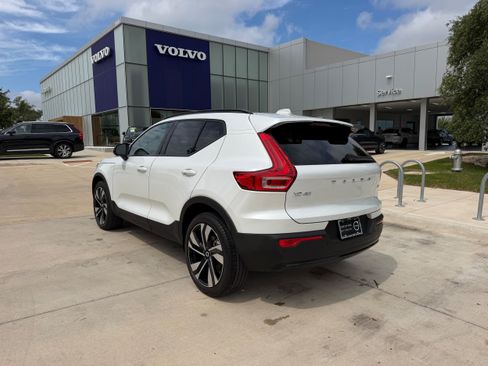 Certified 2023 Volvo XC40 B4 Plus w/ Protection Package Premier FWD image 4