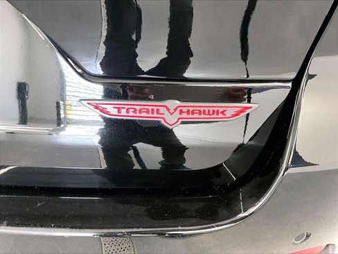 Used 2022 Jeep Grand Cherokee Trailhawk AWD/4WD image 28