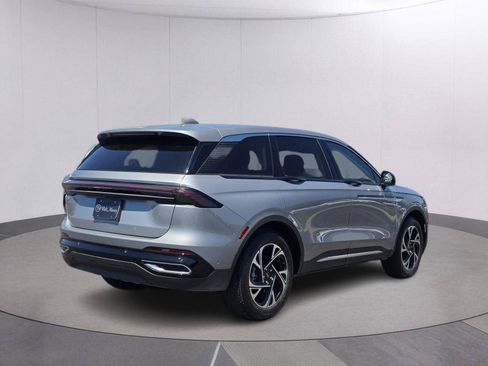 Used 2024 Lincoln Nautilus Premier AWD/4WD image 5