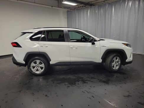 Used 2021 Toyota RAV4 LE image 9