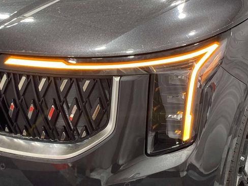 New 2026 Kia Carnival EX FWD image 7