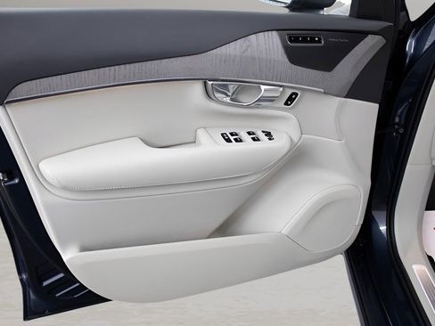 Used 2025 Volvo XC90 B6 Plus w/ Protection Package Premier image 27