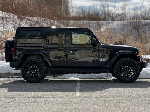 Used 2023 Jeep Wrangler Sahara w/ Cold Weather Group image 9