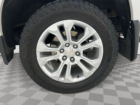 Used 2023 Chevrolet Silverado 1500 LTZ image 32