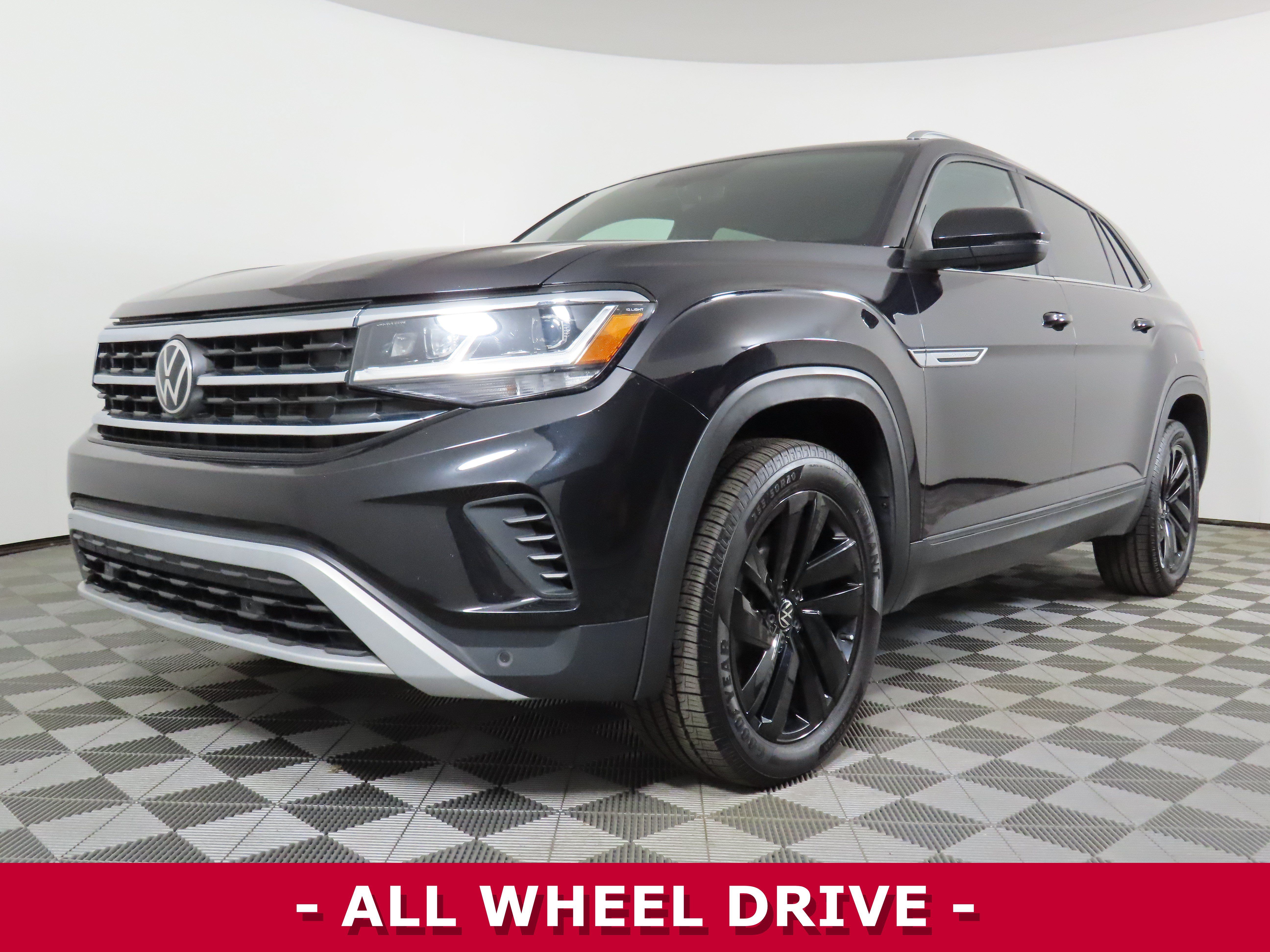 Used 2023 Volkswagen Atlas Cross Sport SE AWD/4WD image 3