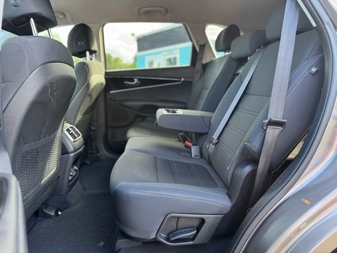 Used 2017 Kia Sorento AWD image 12