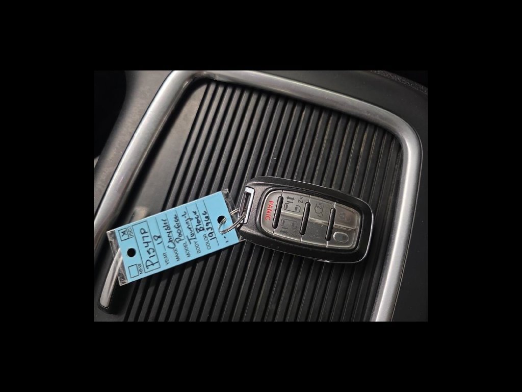 Used 2018 Chrysler Pacifica Touring-L Plus FWD image 29