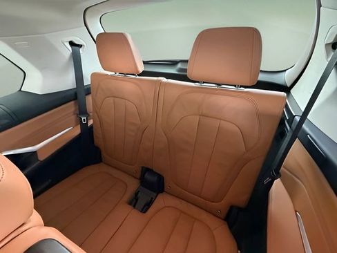 Used 2022 BMW X7 xDrive40i w/ Executive Package image 38