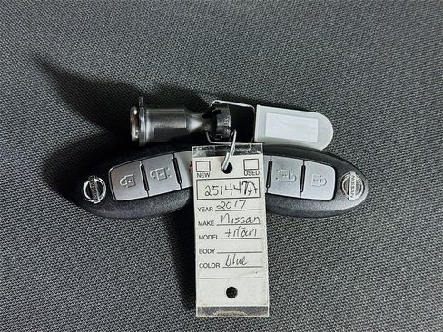 Used 2017 Nissan Titan SV image 34