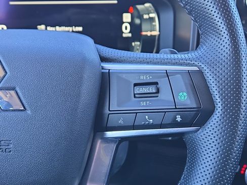 Used 2024 Mitsubishi Outlander SE image 23