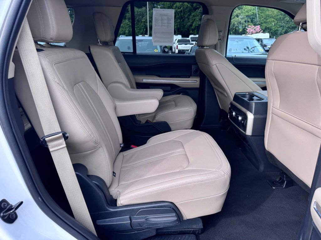 Used 2024 Ford Expedition Limited AWD/4WD image 32