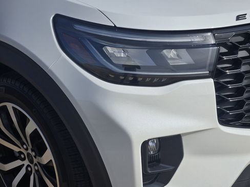 Used 2025 Ford Explorer ST-Line w/ Premium Package RWD image 11