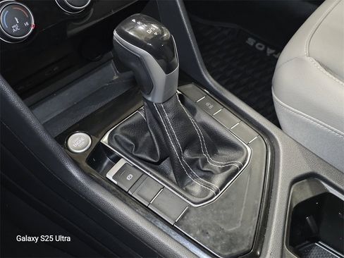 Used 2023 Volkswagen Taos SE w/ Black Wheel Package image 17