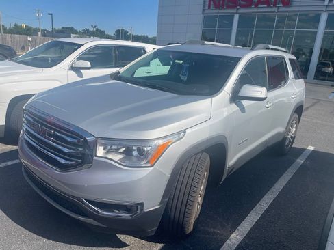Used 2017 GMC Acadia SLE FWD image 2