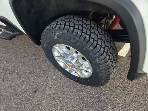 Used 2023 Chevrolet Silverado 2500 LT w/ Convenience Package image 6