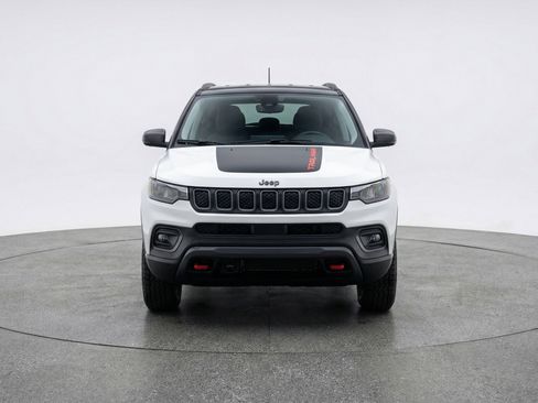 Used 2025 Jeep Compass Trailhawk image 2