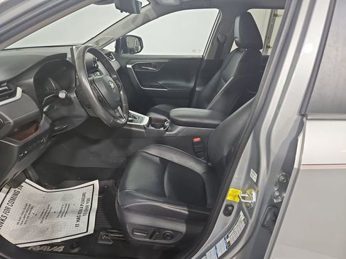 Used 2020 Toyota RAV4 Limited image 10