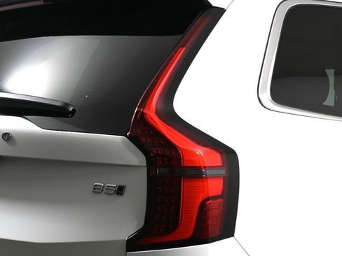 Used 2025 Volvo XC90 B5 Plus w/ Protection Package Premier image 13