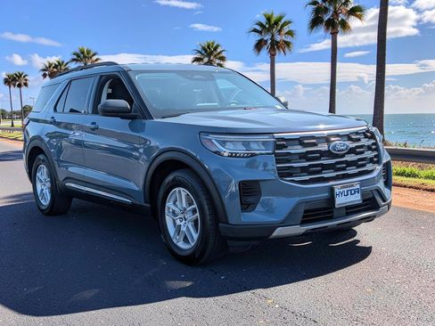 Used 2025 Ford Explorer Active RWD image 4