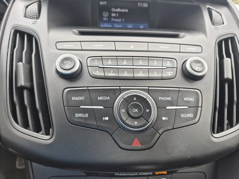 Used 2016 Ford Focus SE w/ SE Sport Package FWD image 21