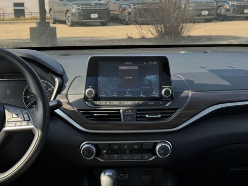 Used 2025 Nissan Altima 2.5 SV image 17