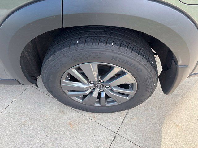 Used 2025 Nissan Pathfinder SV w/ SV Premium Package AWD/4WD image 12