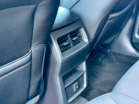 Used 2017 Ford Edge SE FWD image 12