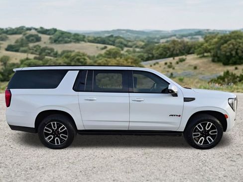 Used 2024 GMC Yukon XL AT4 w/ AT4 Premium Plus Package AWD/4WD image 12