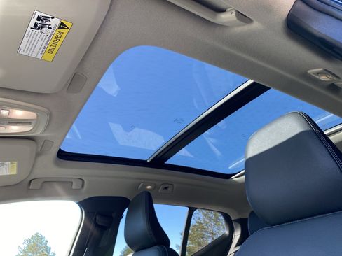 Used 2025 Volvo XC40 B5 Core image 80