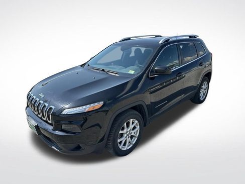 Used 2017 Jeep Cherokee Latitude w/ Cold Weather Group AWD/4WD image 10