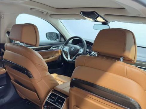 Used 2020 BMW 740i w/ Premium Package RWD image 17
