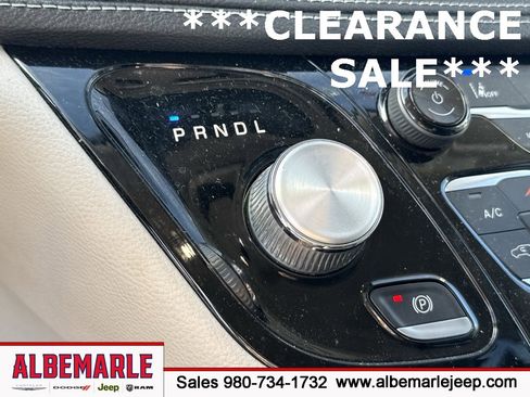 Used 2022 Chrysler Pacifica Touring-L image 23