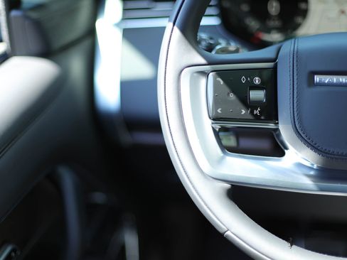 Used 2025 Land Rover Range Rover Autobiography image 33