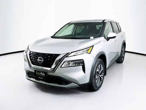 Used 2023 Nissan Rogue SV image 3