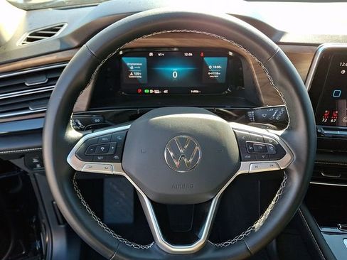 Used 2025 Volkswagen Atlas SE image 21