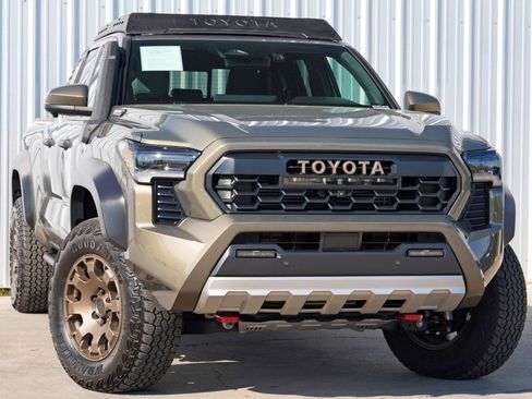 Used 2025 Toyota Tacoma 4x4 Double Cab Hybrid w/ Tow Tech Package image 4