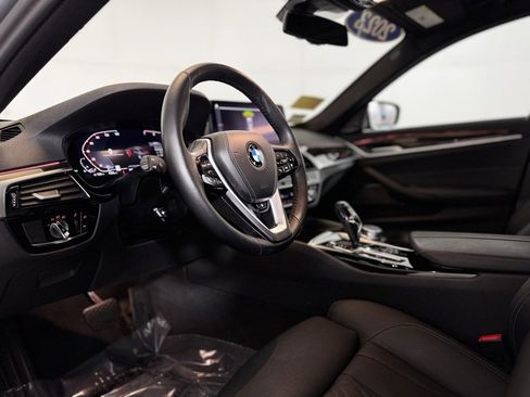 Used 2023 BMW 530i xDrive w/ Premium Package image 11