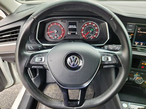 Used 2019 Volkswagen Jetta SE FWD image 9